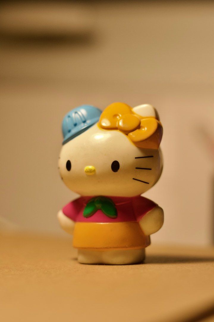 Hello Kitty x McDonald’s Happy Meal (Category: Character Goods) located in Manila. Submitted by shedeclutters.mnl (Listing ID 1386186118, Image 3). Description: Take all 11 toys for ₱1000.