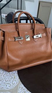 (Category: ) located in . Submitted by preloved.brand2023 (Listing ID 1386131861, Image 1). Description: .