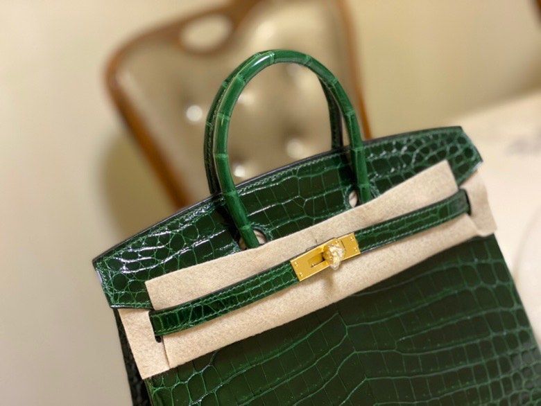 Hermes Birkin Crocs 30cm Green GHW (Category: Luxury Bags & Wallets) located in Pasig City. Submitted by wmsbags_2 (Listing ID 1386132194, Image 2). Description: Available Onhand ❗️ VIP HANDMADE ✅Perfect workmanship ✅Fully hand stitched ✅Fine stamp & Code ✅100% Hardware materials structured ✅Real Leather ✅We do deliver (any) ✅ or meet up ( metro manila area) ✅We shipp all nationwide ✅Complete Inclusion MODE OF PAYMENT 📌CREDIT CARD & Cash accepte