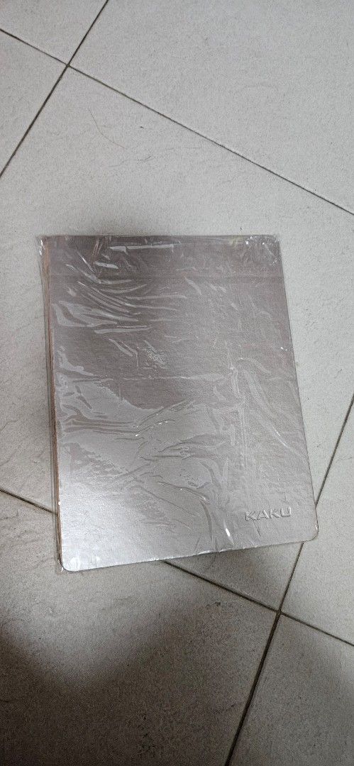 Ipad 2 (2011) case (Category: Other Accessories) located in Singapore. Submitted by crunchin_time (Listing ID 1386192166, Image 1). Description: ipad 2 (2011) case .