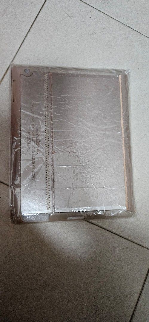 Ipad 2 (2011) case (Category: Other Accessories) located in Singapore. Submitted by crunchin_time (Listing ID 1386192166, Image 2). Description: ipad 2 (2011) case .