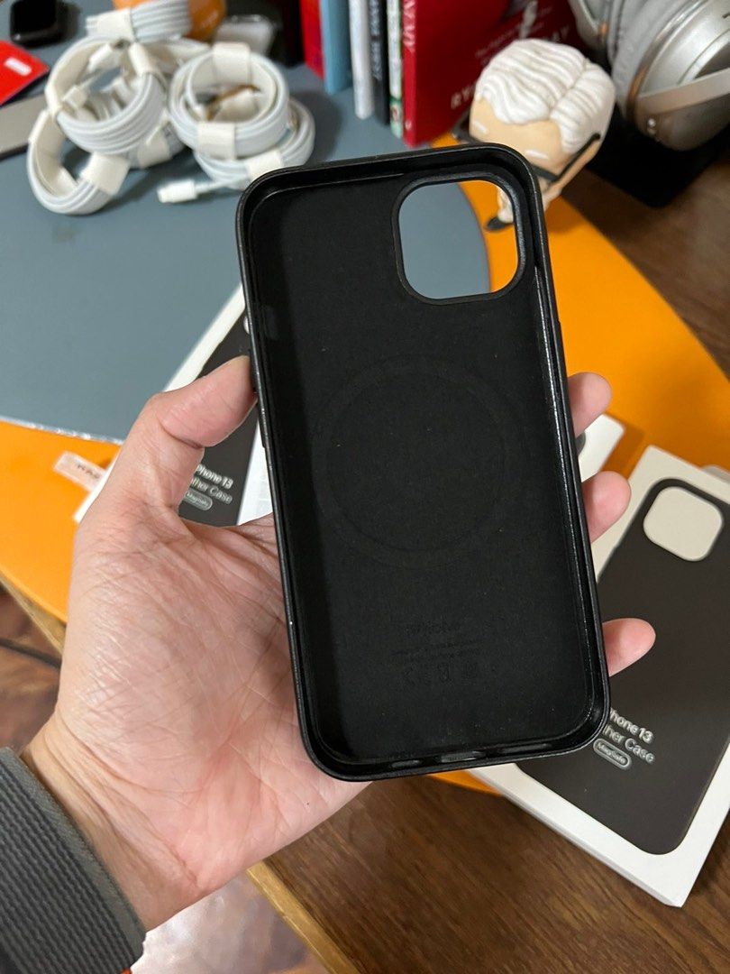 iPhone 13 Magsafe Leather Case [BLACK] (Category: Cases & Sleeves) located in Manila. Submitted by zionmerced (Listing ID 1386112106, Image 2). Description: Pm me available on hand.