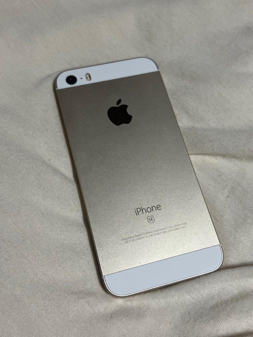 iPhone SE 2016 (64 gb) LADY OWNED (Category: iPhone SE Series) located in Manila. Submitted by la.mujer (Listing ID 1227806944, Image 2). Description: NO ISSUES 64 gb ROSEGOLD Batt health 60%.