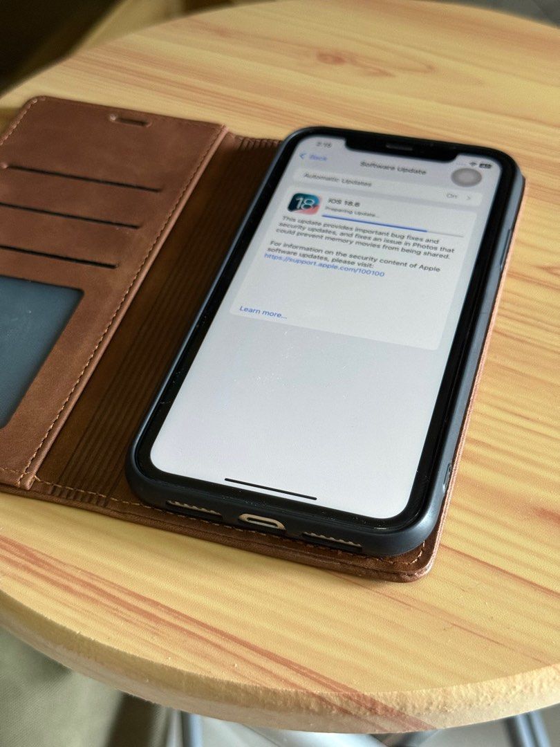 Iphone XR 128 gb smart locked (Category: iPhone X Series) located in Manila. Submitted by japspec (Listing ID 1386066514, Image 3). Description: Pre loved iPhone XR 128GB 79% battery life Smart Locked No issue.