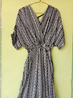 (Kategori: ) berada di . Dikirim oleh thrifttreasure.id (ID iklan 1386026459, Gambar 1). Deskripsi: .