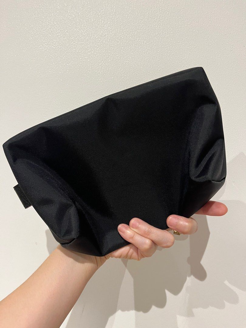 Longchamp Le Pliage Club Pouch (Category: Luxury Bags & Wallets) located in Quezon City. Submitted by kon.mari.8 (Listing ID 1386103891, Image 2). Description: Brand new and original Received as a gift Looks great and tempted to keep it, but I have too many pouches!.