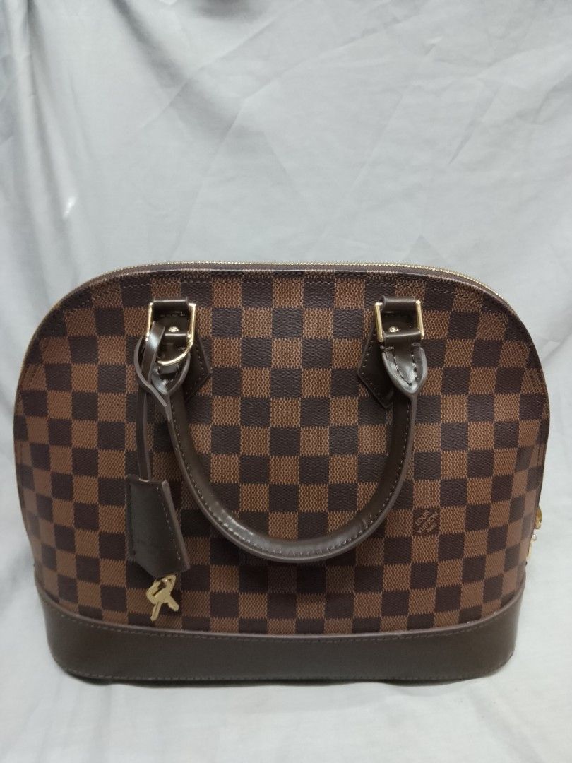 Louis Vuitton Bag (Category: Luxury Bags & Wallets) located in Baguio. Submitted by luxuryitembags (Listing ID 1386074230, Image 1). Description: As good as new Dustbag inclusion Coded Negotiable price.