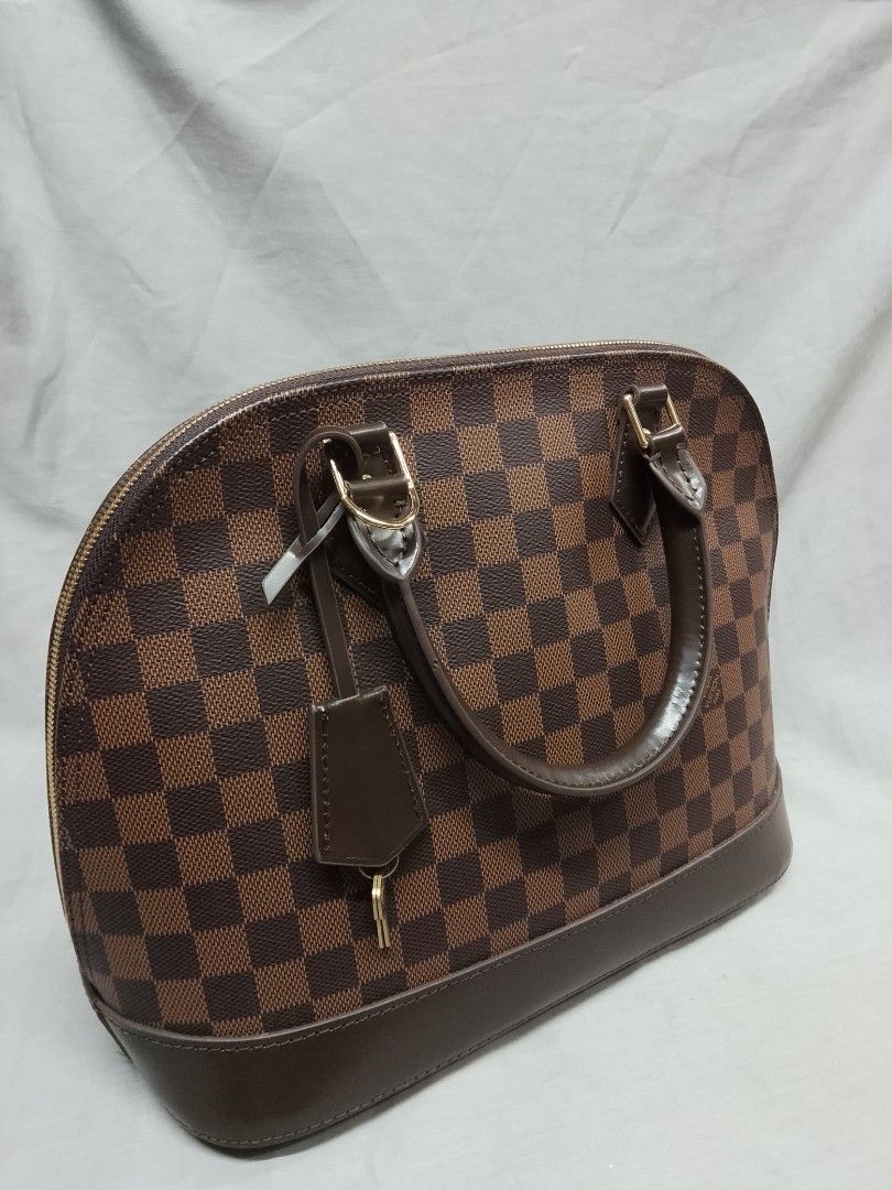 Louis Vuitton Bag (Category: Luxury Bags & Wallets) located in Baguio. Submitted by luxuryitembags (Listing ID 1386074230, Image 2). Description: As good as new Dustbag inclusion Coded Negotiable price.