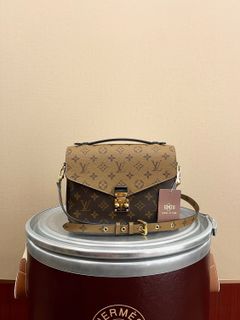 (Category: ) located in . Submitted by emishouseofluxe (Listing ID 1386062052, Image 1). Description: .