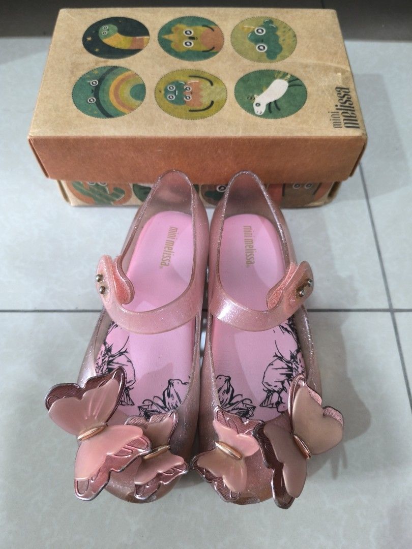 Mini Melissa Ultragirl Butterfly Pink (Category: Babies & Kids Fashion) located in Manila. Submitted by loveyelenna (Listing ID 1386019894, Image 1). Description: Preloved Mini Melissa Ultragirl Butterfly Pink size us11 still with scent with box and dustbag.