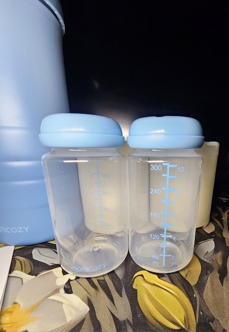 Momcozy cooler blue (Category: Breastfeeding & Bottle Feeding) located in Bulacan. Submitted by aneerazilem (Listing ID 1386192574, Image 2). Description: Brand new Never used inclusion: tumbler 2pcs ice tubes with box 2 storage bottles (used) Loc. Sjdm bulacan shipping thru jnt.