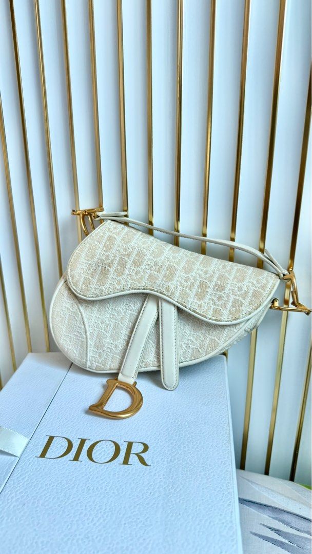 Oblique Dior Mini Saddle Bag White (Category: Luxury Bags & Wallets) located in Manila. Submitted by christinel52927 (Listing ID 1386045142, Image 1). Description: Complete with dustbag, box and entrupy for authentication.