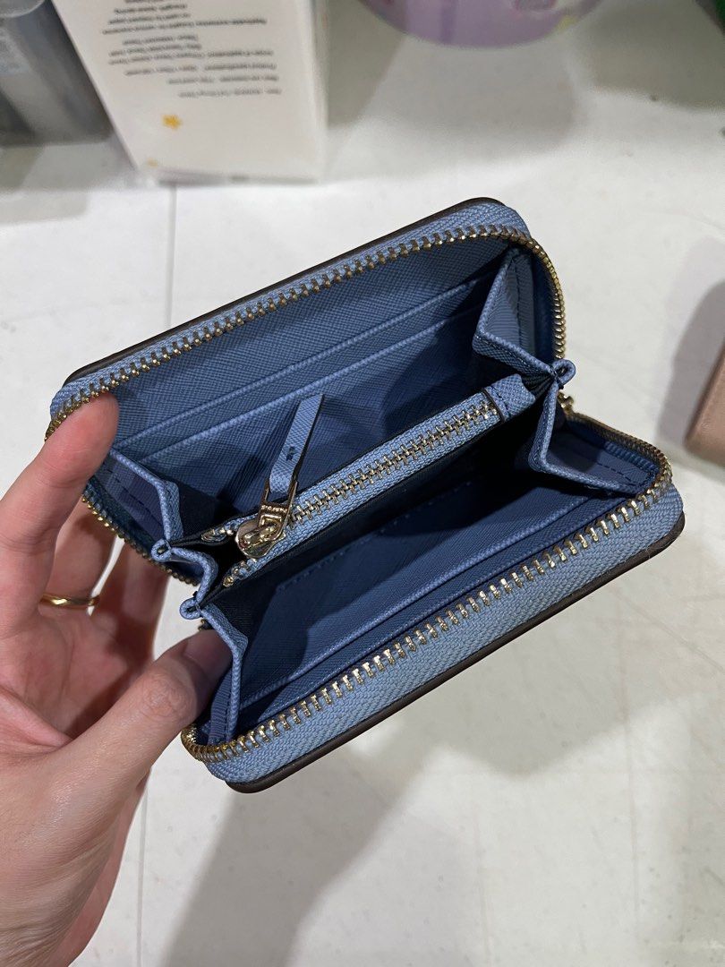 Parfois Wallet Card Holder (Category: Wallets & Card holders) located in Manila. Submitted by AB_Merchandiseee (Listing ID 1386164480, Image 2). Description: RFS: Decluttering. Item in excellent condition, used only once. Color may vary slightly due to lighting..