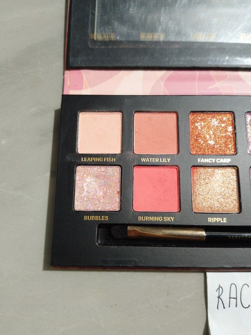 Perfect Diary 12 pans eyeshadow palette w/brush (Category: Makeup) located in Rizal. Submitted by reyshishibal (Listing ID 1386162102, Image 3). Description: In a very good condition, hindi dirty and intact pa ang film ng mirror - used only on my graduation pictorial and graduation - can send video condi - authentic official, scan the barcode to check authenticity - est sf if jnt: around 50 only SWATCHED ONLY SHADES: - fancy carp -fish scale - lo
