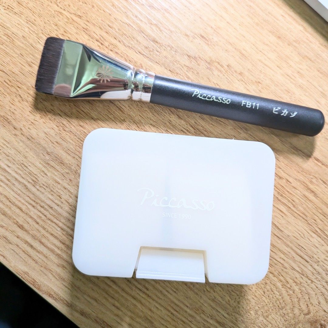 韓國畢卡索Picasso粉底刷+海綿×2 #25開學準備, 香水、美妝、保養, 臉部彩妝、保養與清潔, 化妝品在旋轉拍賣