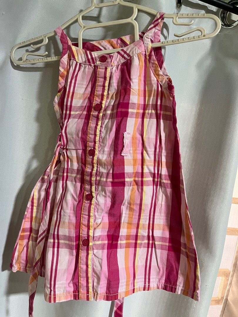 Pink Checkered Dress H&M 9-12M (Category: Babies & Kids Fashion) located in Mexico. Submitted by inthetropics (Listing ID 1386009736, Image 1). Description: Not faded No flaws Brand: H&M 9-12M on tag.