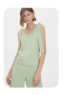 (Category: ) located in . Submitted by thewardrobereset (Listing ID 1386187250, Image 1). Description: .