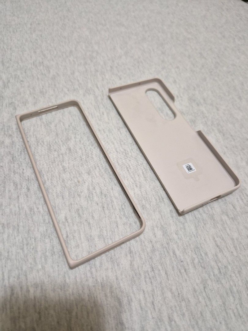 Samsung Fold 4 Case (Original) (Category: Cases & Sleeves) located in Las Pinas. Submitted by gpau19 (Listing ID 1386035312, Image 1). Description: -looks news -orig from Samsung.