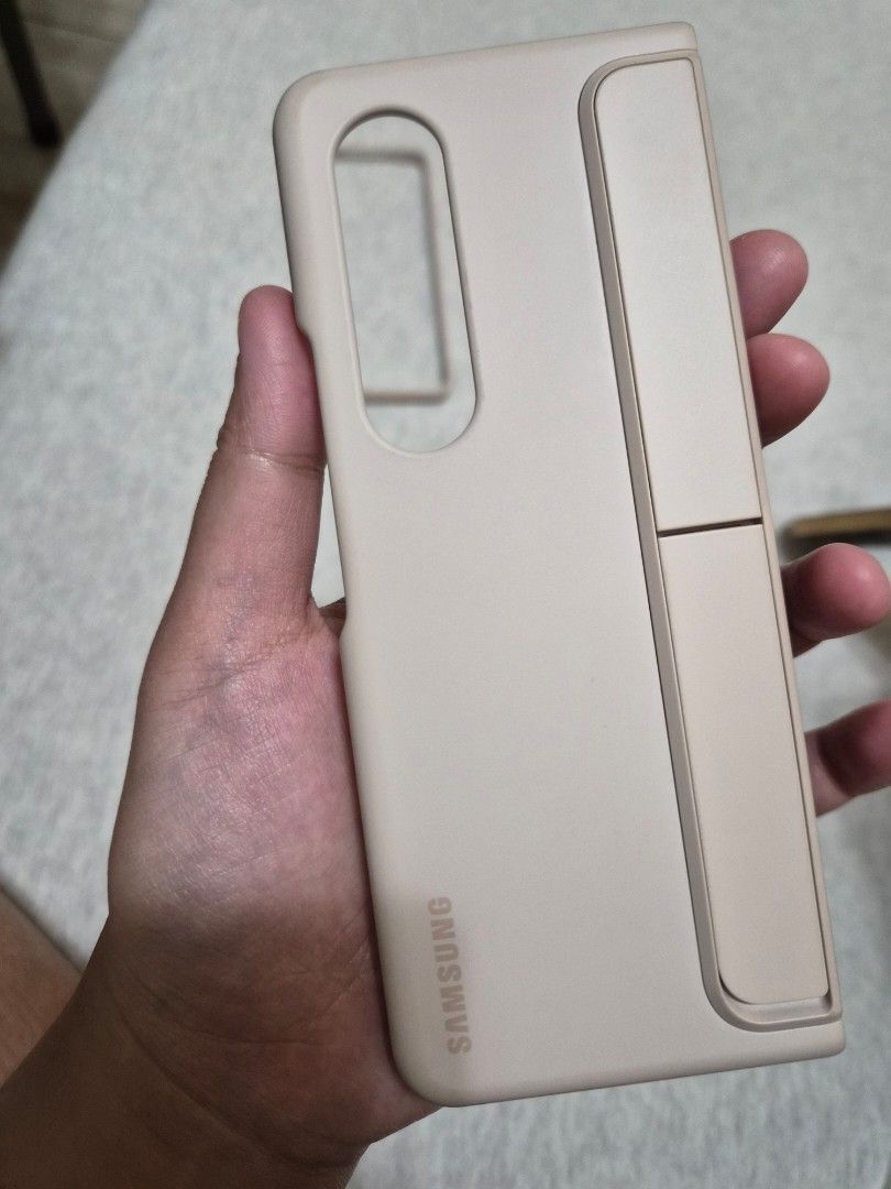 Samsung Fold 4 Case (Original) (Category: Cases & Sleeves) located in Las Pinas. Submitted by gpau19 (Listing ID 1386035312, Image 3). Description: -looks news -orig from Samsung.