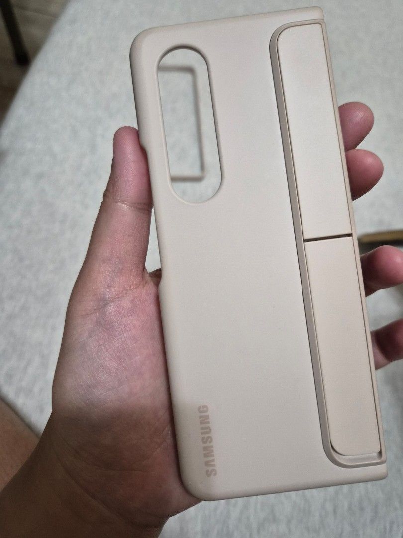 Samsung Fold 4 Case (Original) (Category: Cases & Sleeves) located in Las Pinas. Submitted by gpau19 (Listing ID 1386035312, Image 2). Description: -looks news -orig from Samsung.