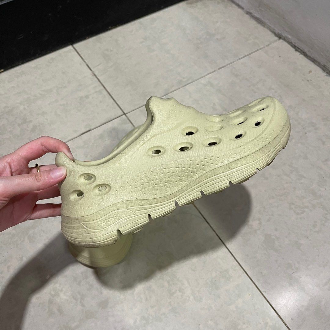 Skechers Arch Fit Go Foam (Category: Slippers and slides) located in Manila. Submitted by AB_Merchandiseee (Listing ID 1386162197, Image 3). Description: - Used only once, just needs some cleaning.