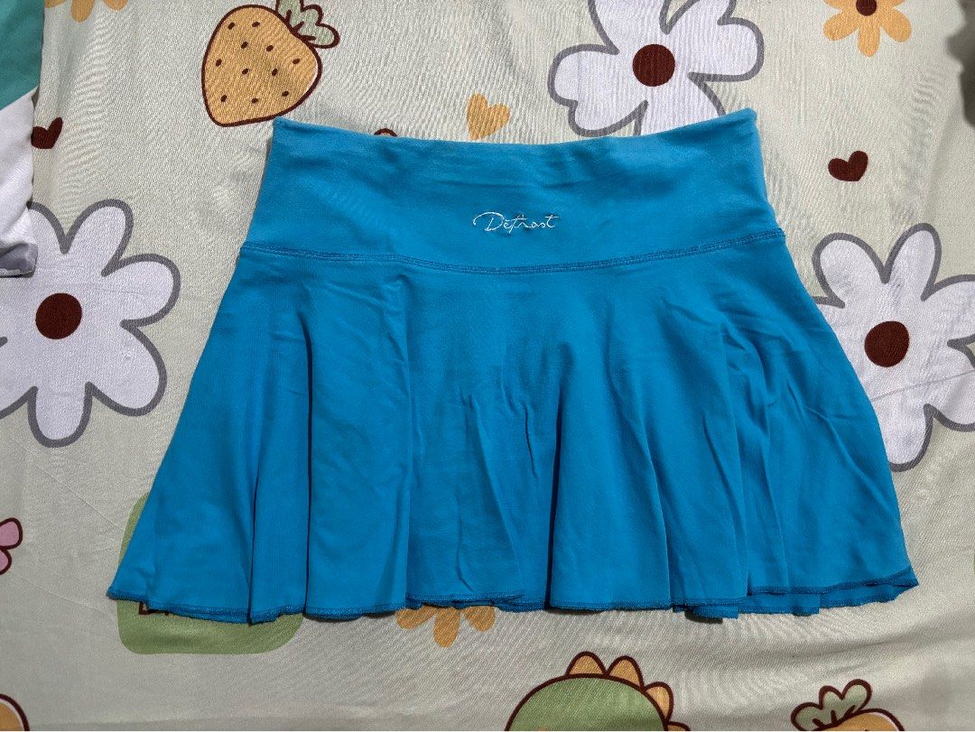 Skirt (Category: Skirts) located in Orani. Submitted by cathsclothing (Listing ID 1386025536, Image 3). Description: Size: 28.5”-30” 13” Length .