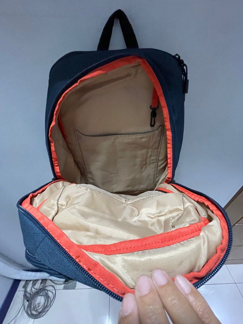 TARGUS BACKPACK (Category: Backpacks) located in Manila. Submitted by akismurabels (Listing ID 1386151039, Image 2). Description: AUTHENIC TARGUS BACKPCK ALMOST NEW DI NA GINAGAMIT CAN FIT 13 inch laptop WHAT YOU SEE IS WHAT YOU GET MODE OF PAYMENT: GCASH PAYMENT FIRST POLICY MESSAGE ME IF INTETESTED .