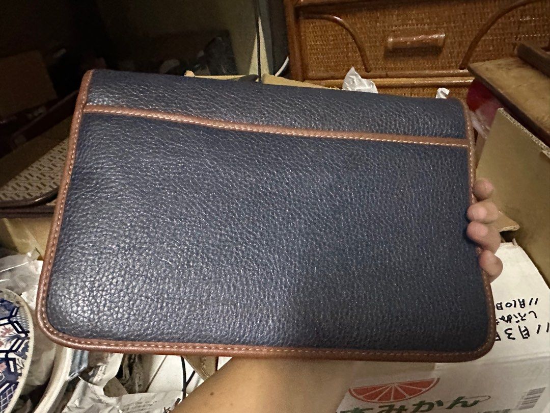 (LP)- Valentino clutch bag (Category: Luxury Bags & Wallets) located in Antipolo. Submitted by queens.collections (Listing ID 1386008885, Image 2). Description: .