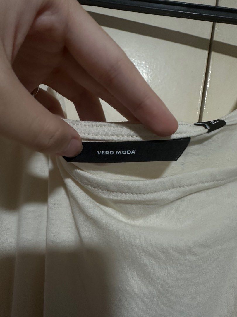 Vero moda cream maxi dress (Category: Dresses) located in Paranaque City. Submitted by coleslawbear (Listing ID 1386091904, Image 2). Description: can fit up to 36 waist and bust when stretched.