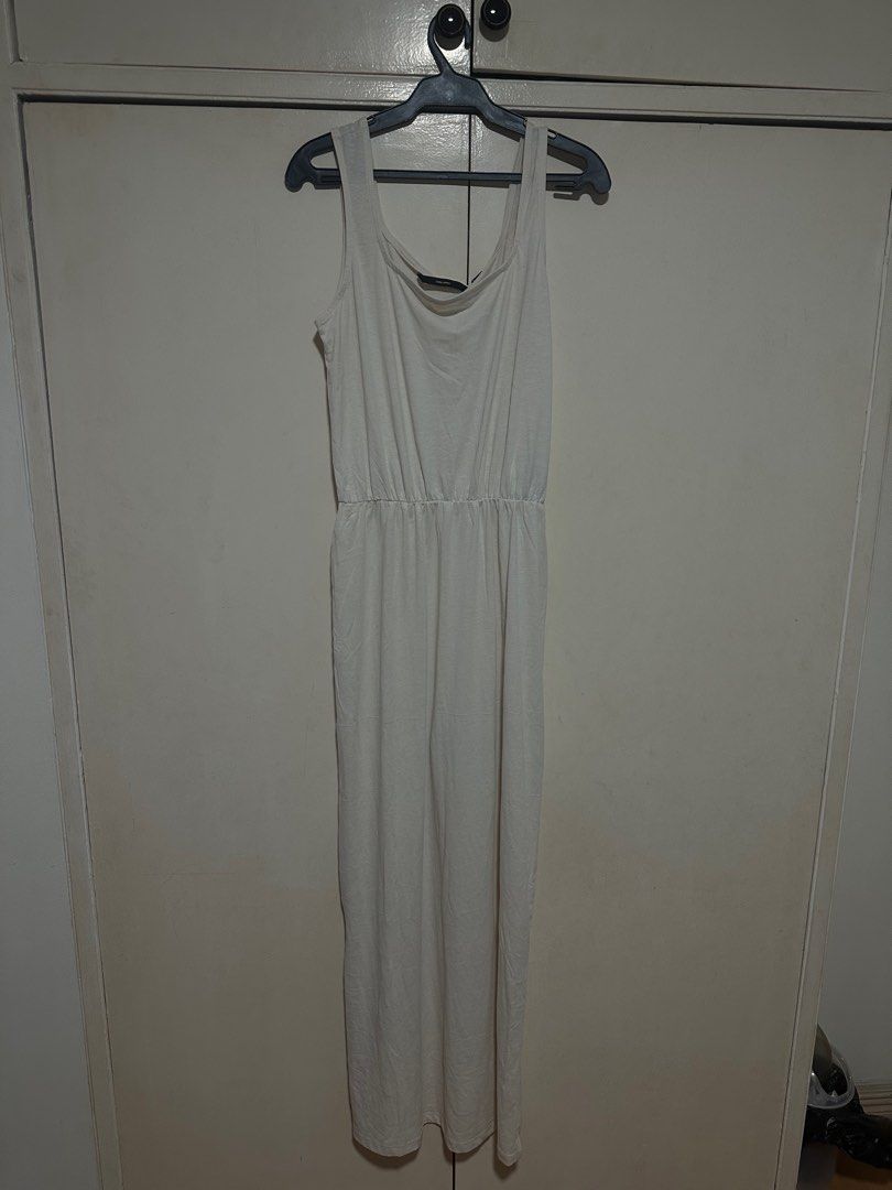 Vero moda cream maxi dress (Category: Dresses) located in Paranaque City. Submitted by coleslawbear (Listing ID 1386091904, Image 1). Description: can fit up to 36 waist and bust when stretched.
