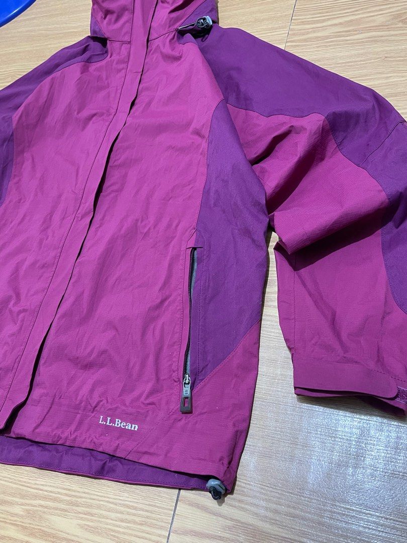Vintage LLBean Outdoor Jacket (Category: Coats, Jackets and Outerwear) located in Villasis. Submitted by aldrian30 (Listing ID 1386035939, Image 3). Description: Women’s Small on tag 22*27.5 Has minor cracks on the inner lining Still in good condition Baguio Area.