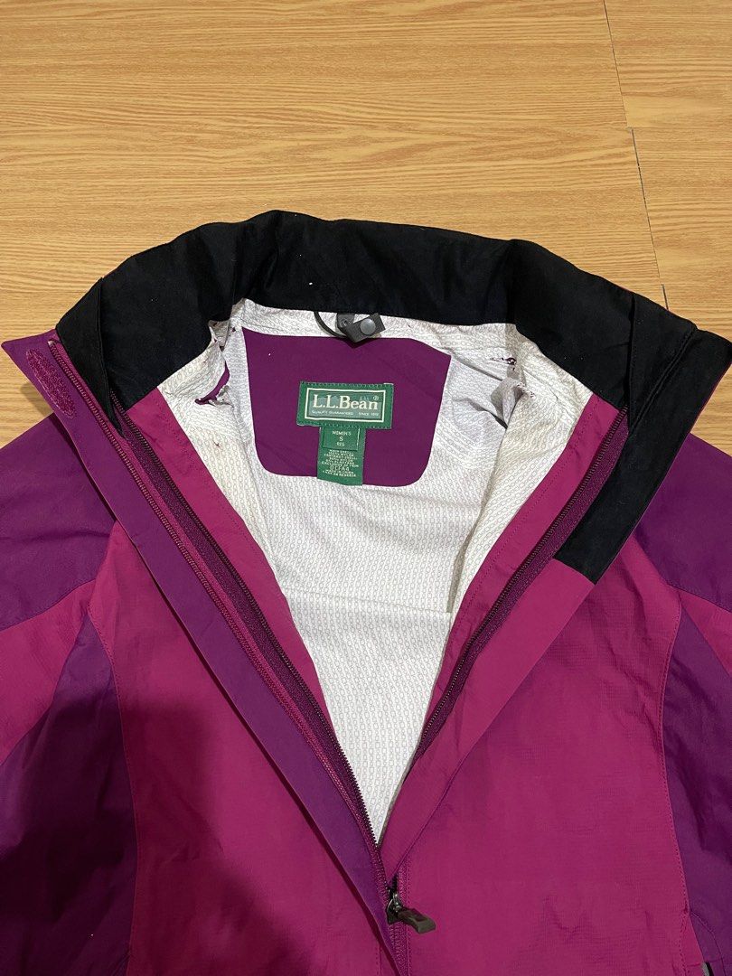 Vintage LLBean Outdoor Jacket (Category: Coats, Jackets and Outerwear) located in Villasis. Submitted by aldrian30 (Listing ID 1386035939, Image 2). Description: Women’s Small on tag 22*27.5 Has minor cracks on the inner lining Still in good condition Baguio Area.