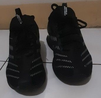 World Balance Spiro Rubbed Shoes For Men (Category: Sneakers) located in Caloocan City. Submitted by lourdespad77562 (Listing ID 1386009093, Image 1). Description: World Balance Spiro Rubber Shoes For Men Good As New Very Light To wear Durable Easy To Wear ORIGINAL.
