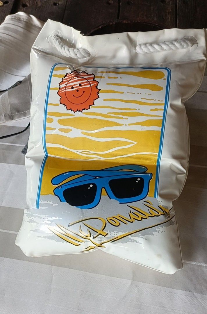 1987 MCDONALD INFLATABLE BAG (Category: Shoulder Bags) located in Lupao. Submitted by GabrielRamirez (Listing ID 1386301473, Image 3). Description: 1987 MCDONALD INFLATABLE BAG FOR SALE ! In good vintage condition, no holes Size : 11" X 15-1/2" Price : P500 Plus SF J&T delivery Mode of payment Gcash Palawan or Mlhuillier.