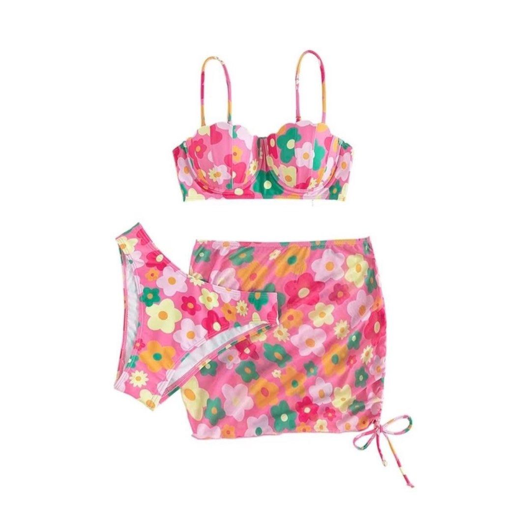 3 in 1 swimsuit (Category: Bikinis & Swimsuits) located in Tuguegarao City. Submitted by declutteringmommaaa (Listing ID 1386224660, Image 2). Description: small - medium.