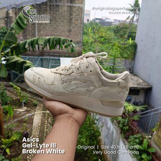 (Kategori: ) berada di . Dikirim oleh cimosneakers (ID iklan 1386329496, Gambar 1). Deskripsi: .