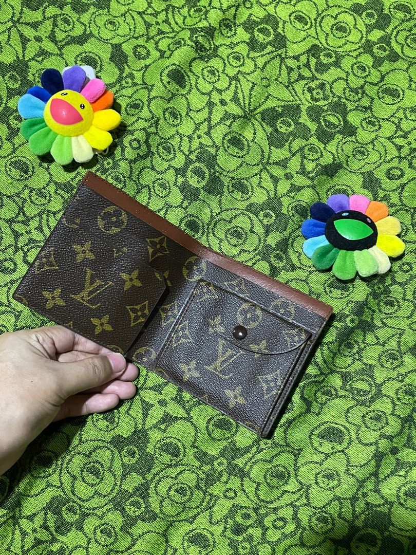 Authentic Vintage Louis Vuitton Bifold wallet (Category: Luxury Bags & Wallets) located in Manila. Submitted by kuzma.francisco (Listing ID 1386334684, Image 2). Description: Vintage aunthentic louis vuitton bifold wallet sobrang ganda pa ng cond considering sa age condition:9/10 Price:(P5,000) ✅ Can do meet up : Around lower antipolo ✅ Can do shipping Via LBC ✅ Can do house delivery Via Lalamove / Grab.