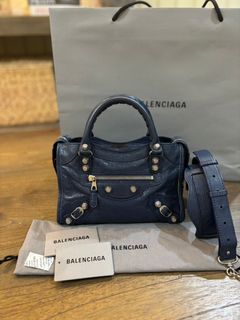 (Kategori: ) berada di . Dikirim oleh razhbags (ID iklan 1386342976, Gambar 1). Deskripsi: .