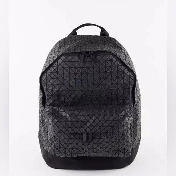 Bao Bao Issey Miyake Backpack (Category: Luxury Bags & Wallets) located in Butuan. Submitted by dfgthriftology2.0 (Listing ID 1386345731, Image 1). Description: .