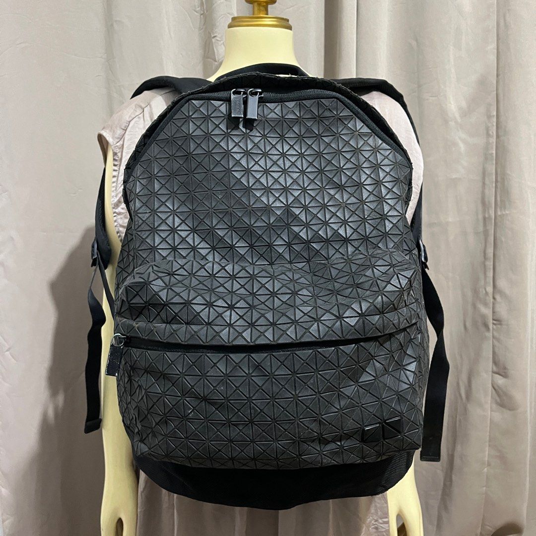 Bao Bao Issey Miyake Backpack (Category: Luxury Bags & Wallets) located in Butuan. Submitted by dfgthriftology2.0 (Listing ID 1386345731, Image 2). Description: .