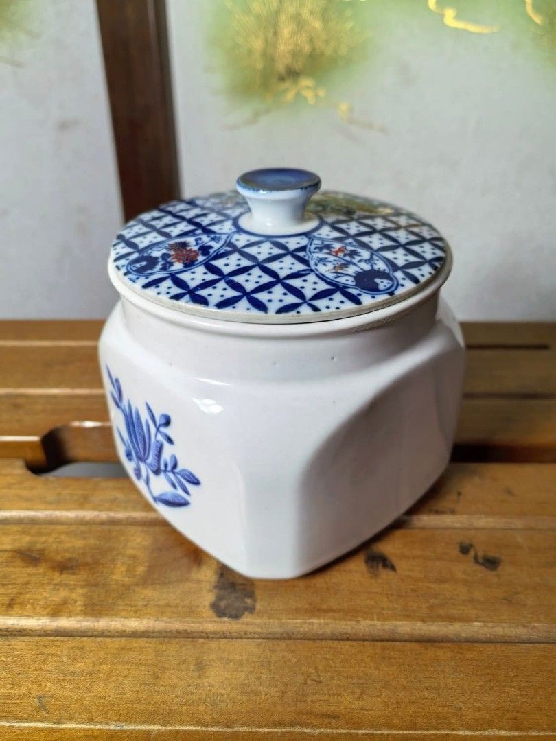 Ceramic Canister with Lid (Category: Food Organization & Storage) located in Cebu City. Submitted by dudes_villanueva (Listing ID 1386288441, Image 2). Description: Ceramic Canister with Lid Note. Lid is improvised 📌In good condition Size: L4xW4xH3.25 inches.