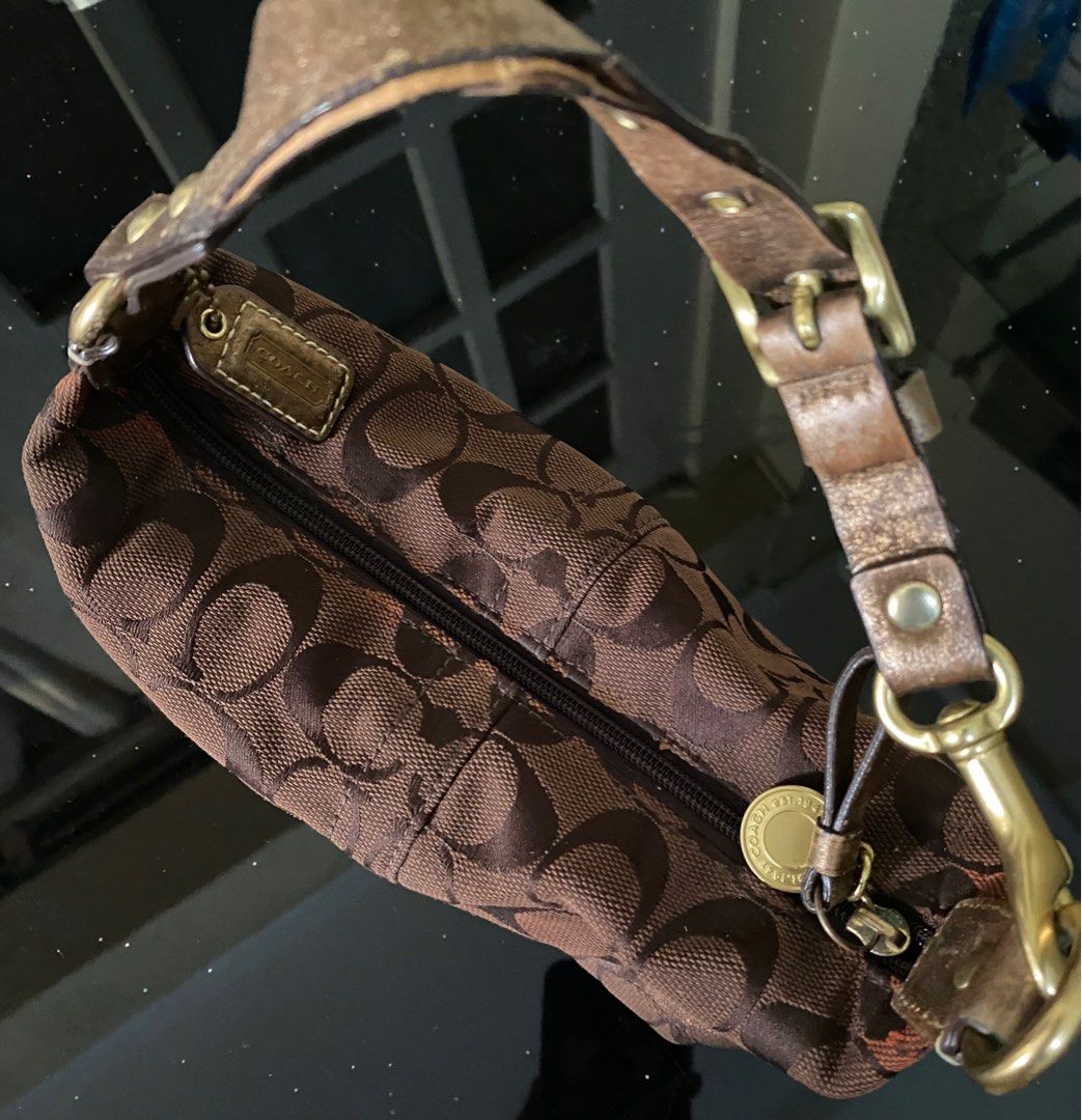 Coach Brown Canvas Mini Bag (Category: Luxury Bags & Wallets) located in Valenzuela. Submitted by sseousinnn (Listing ID 1386262793, Image 2). Description: ⭐️ guaranteed authentic ⭐️ has flaws.