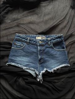 (Category: ) located in . Submitted by jellybeeeen (Listing ID 1386326336, Image 1). Description: .
