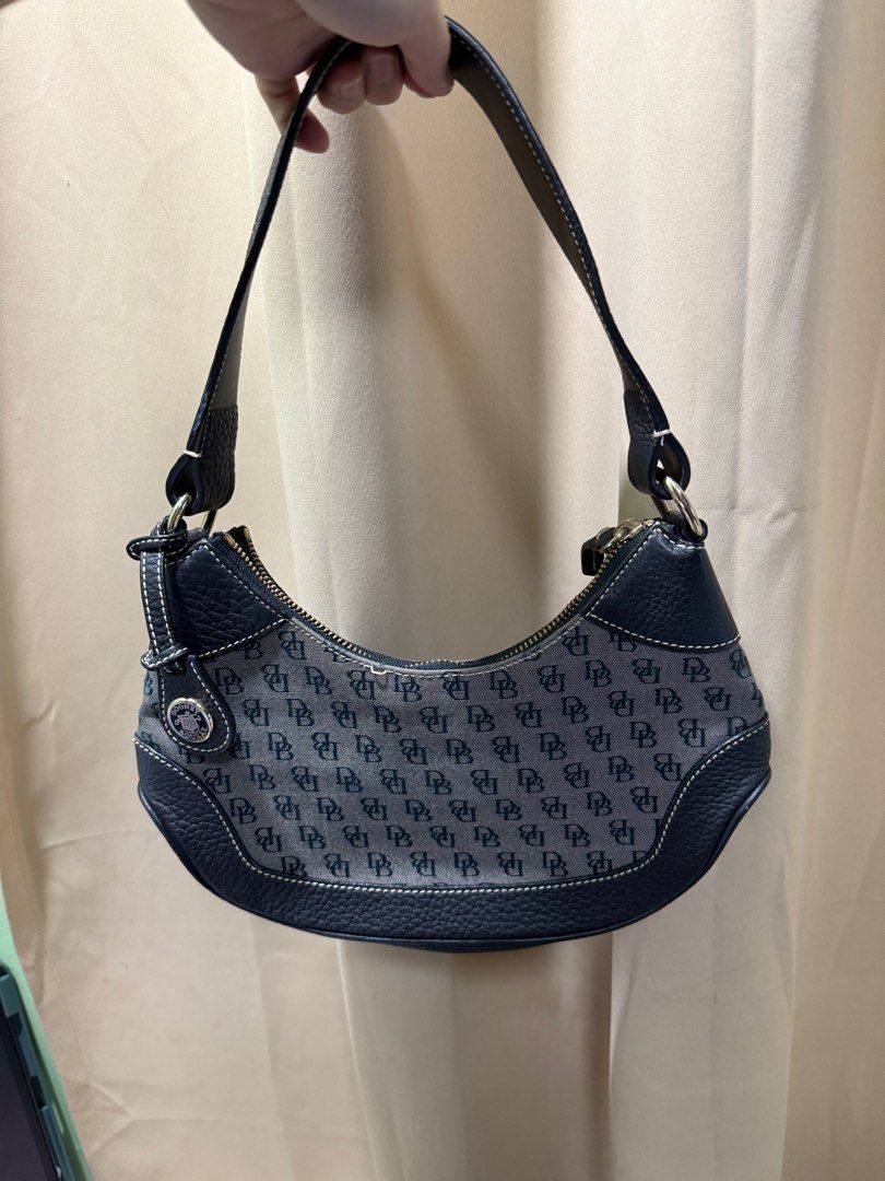 Dooney & Bourke Hobo Bag (Category: Luxury Bags & Wallets) located in Manila. Submitted by _rinaa (Listing ID 1385969639, Image 1). Description: .