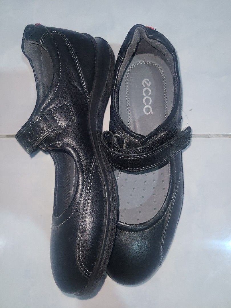 ECCO Mary Janes, School Shoes (Category: Flats & Sandals) located in Iloilo. Submitted by shadowboxerbaby (Listing ID 1386330388, Image 2). Description: ECCO MARY JANES BLACK LEATHER SHOES Design: Hook and Loop Strap Never been used. I just tried it on once. It does not come with the original box. RFS: Too big for my feet The shoes are really comfy. It can be used for casual styles and even as school shoes. Please don't hesitate to message me if 
