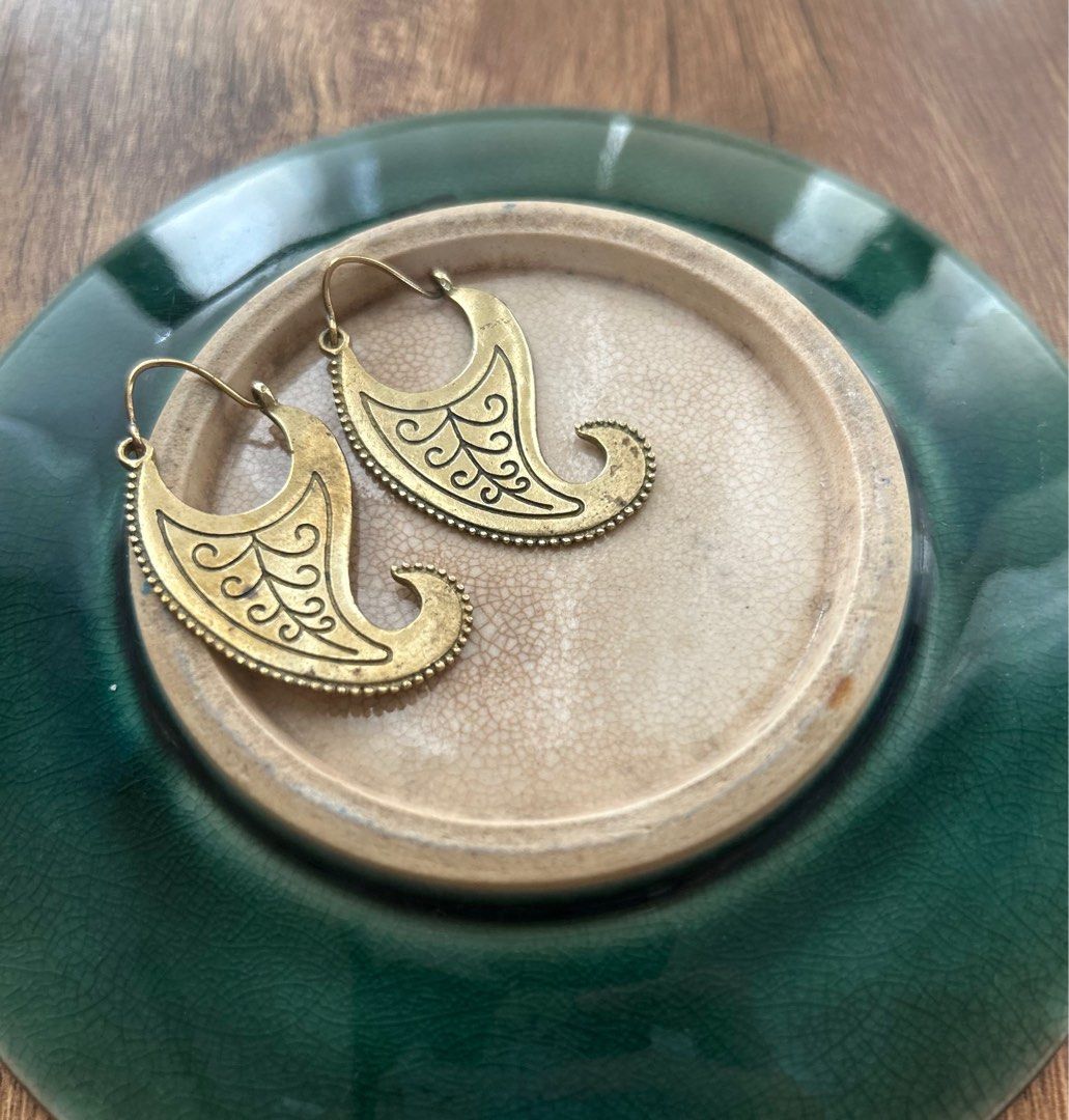 Handcrafted brass earrings (Category: Earrings) located in Paranaque City. Submitted by meowlingpersian (Listing ID 1386398642, Image 3). Description: Purchased in 2019 during a popup in ShangriLa Plaza Mall Brass should be polished with metal cleaner Beautifully crafted. Marked with artisans’s initial. MoP Gcash or bank transfer I do NOT respond to ‘what is your last price?’ The price stated IS the last price. If you have an offer, then make it.