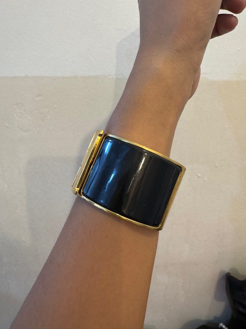 HERMES EXTRA WIDE BANGLE BLACK GOLD (Category: Luxury Accessories) located in Cagayan de Oro. Submitted by moiobsession (Listing ID 1386210888, Image 3). Description: authentic black gold used condition gm size .