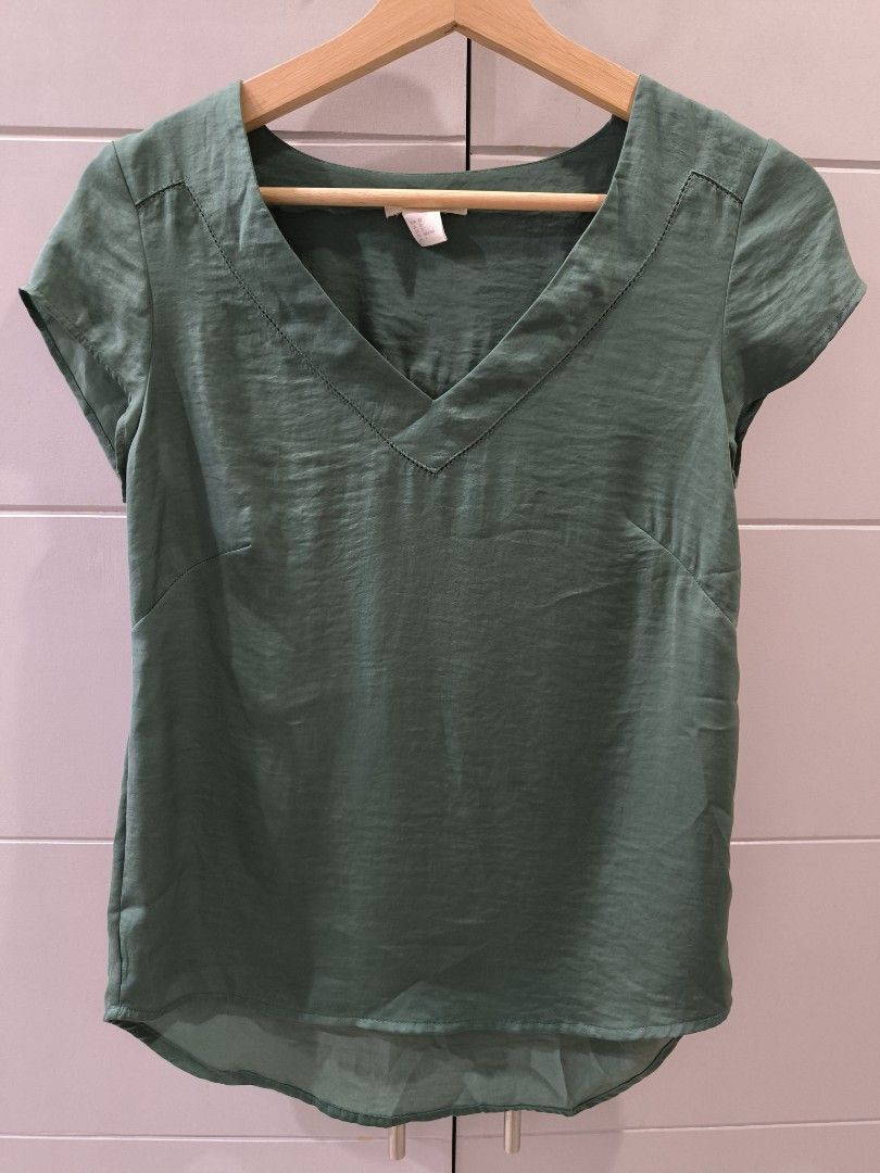 H&M Green Top (Category: Blouses) located in Quezon City. Submitted by freeupcloset (Listing ID 1386248631, Image 1). Description: Size EU32/US2.