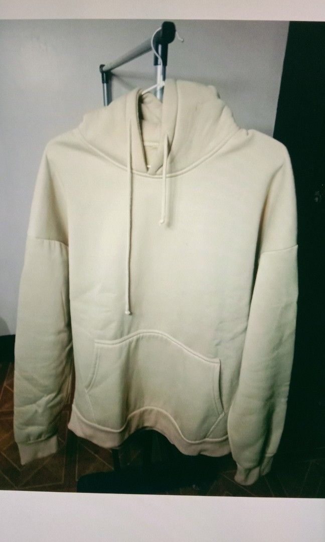 hoodie for men (Category: Activewear) located in Mandaluyong City. Submitted by ireneipt_21 (Listing ID 1386267354, Image 2). Description: Size 3xl. Color cream .Imported From China. Thick fabric. fleece inside P250. Last price + shipping fee pls. messsge for interested.