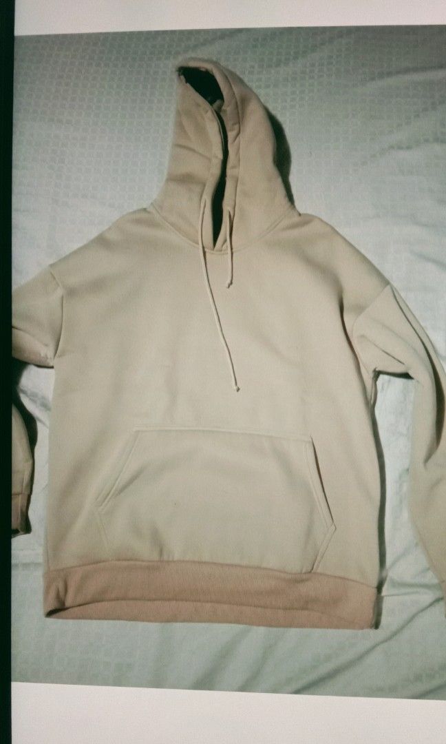 hoodie for men (Category: Activewear) located in Mandaluyong City. Submitted by ireneipt_21 (Listing ID 1386267354, Image 1). Description: Size 3xl. Color cream .Imported From China. Thick fabric. fleece inside P250. Last price + shipping fee pls. messsge for interested.